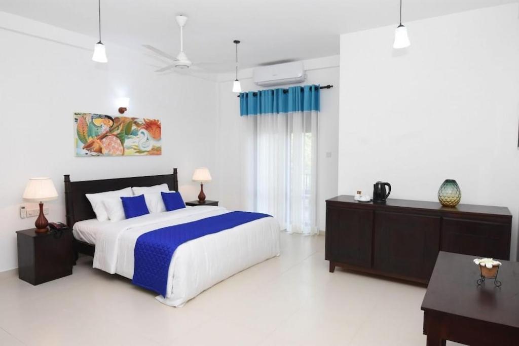 Blue Spring Hotel Wadduwa Habitación foto